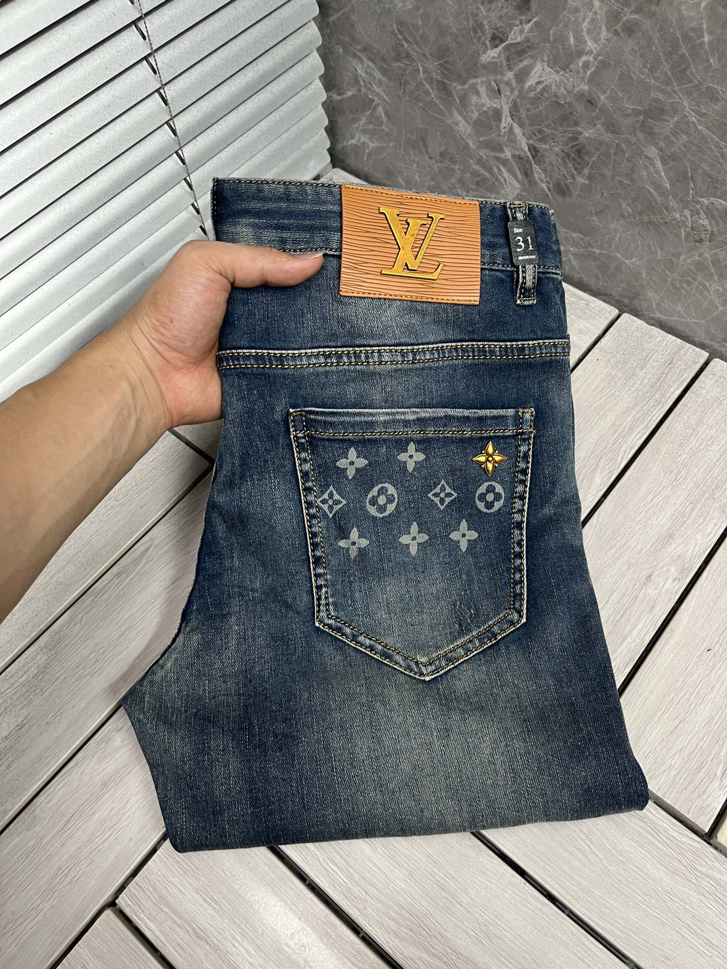 LV牛仔最新系列，时尚潮流的尖端首选