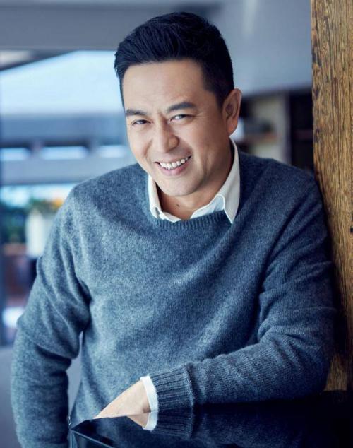 张嘉译近照，魅力不减的实力派演员风采展现