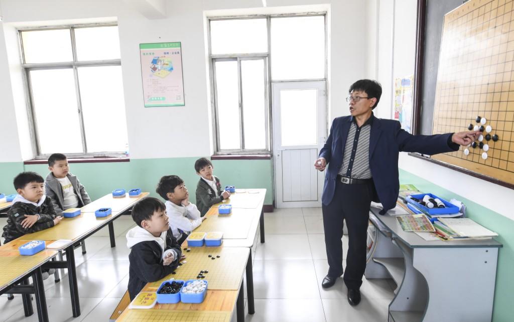 围棋比赛讲解，探索变化，自信成就梦想之路