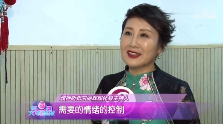 张喆演员，小巷中的奇遇与特色小店的探索之旅
