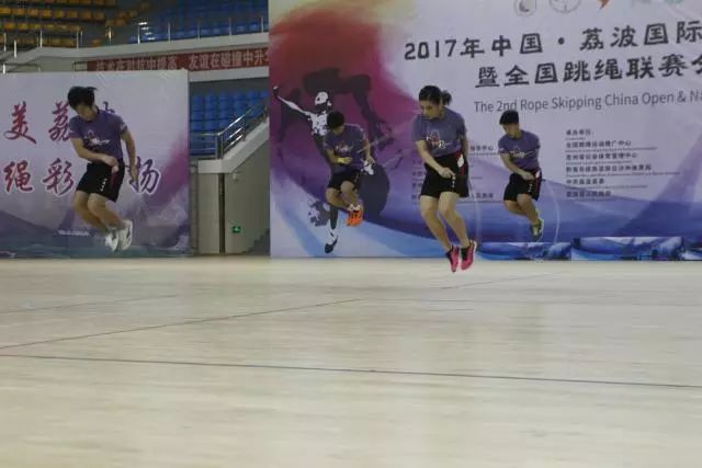 国际跳绳比赛精彩瞬间，跃动自信，荣耀力量展现！